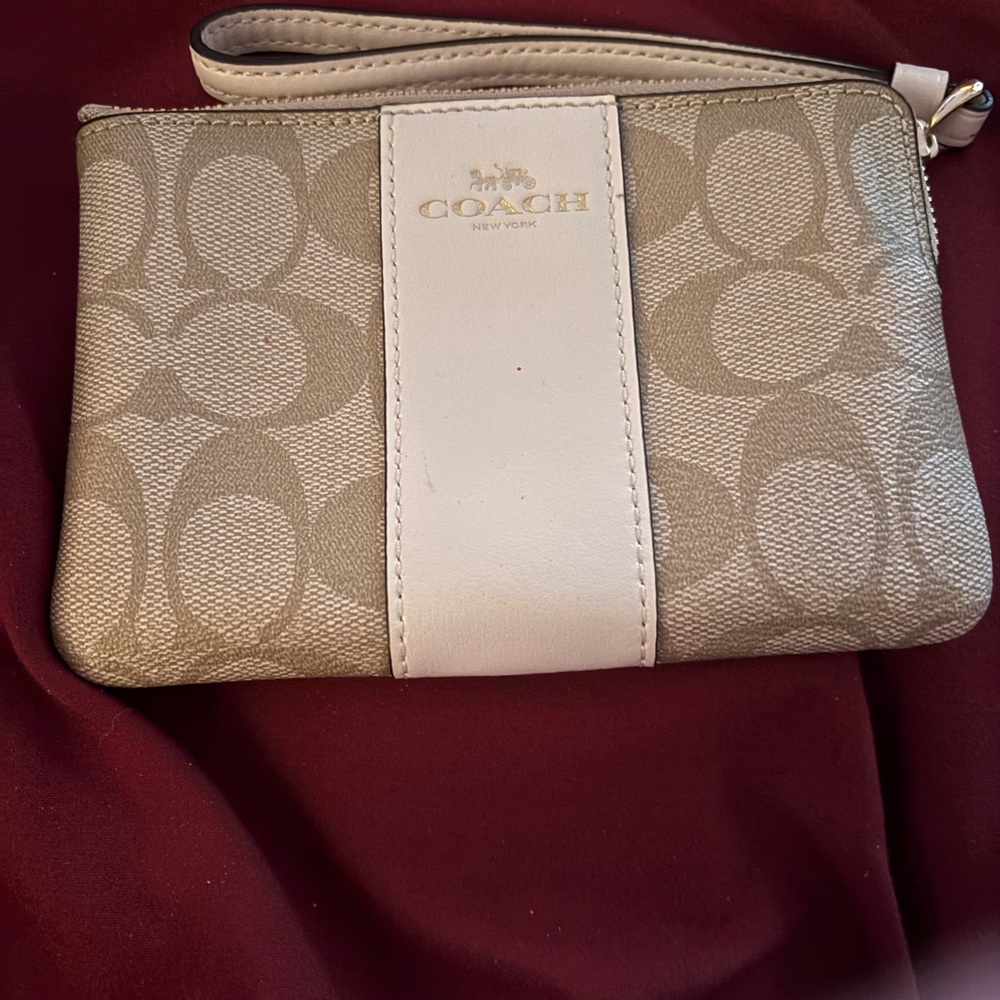 Beautiful Coach tan wristlet